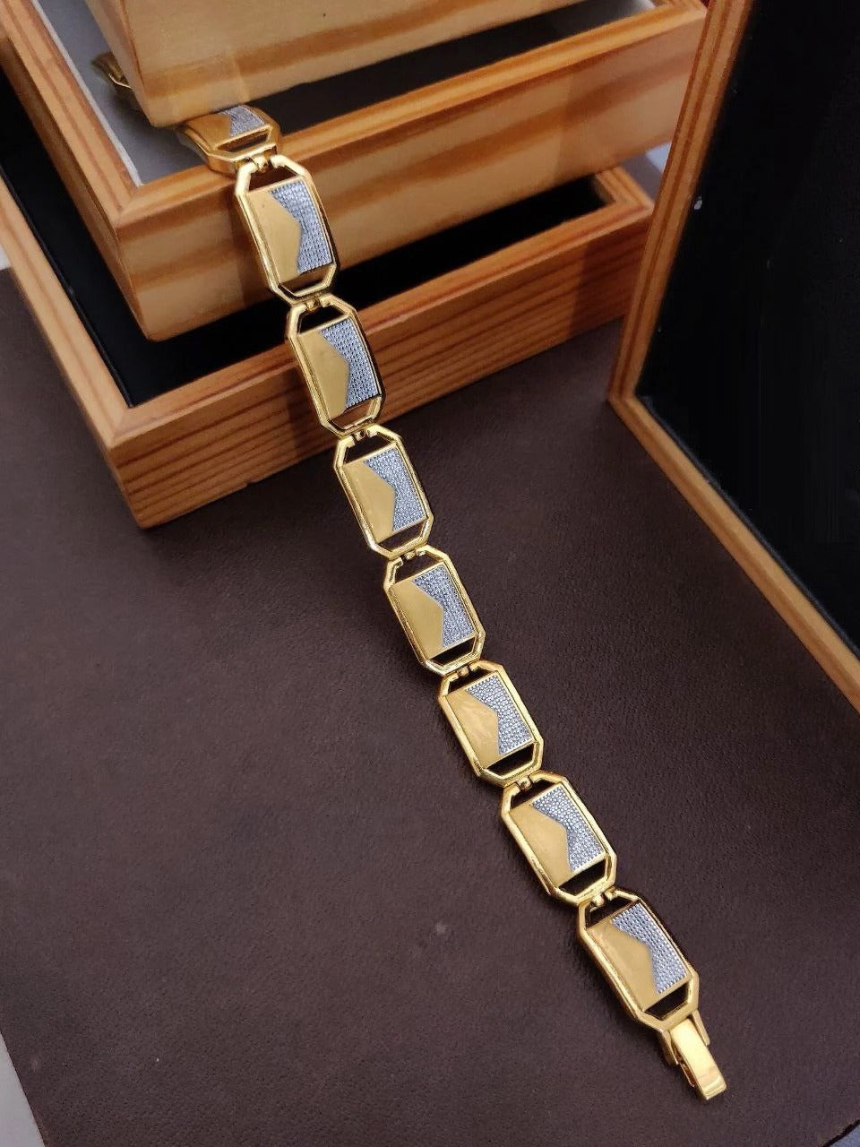 Knight Gold Plated Unisex Loose Bracelet