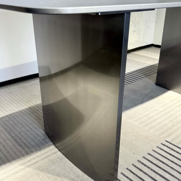 table a manger ceramique noire base bronze