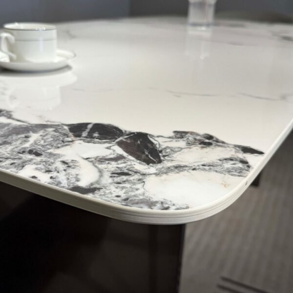 table blanche resistante chaleur et taches